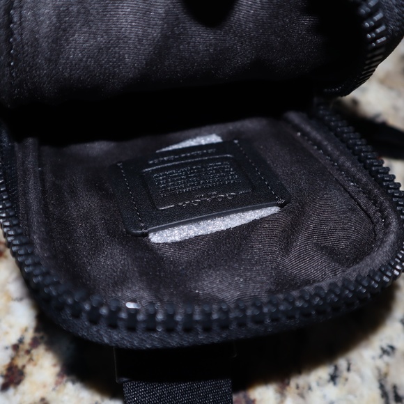 Coach Cross Body Bag - Picture 7 of 9